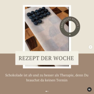 Selbstgemachte Schokolade mit frischen Blaubeeren
